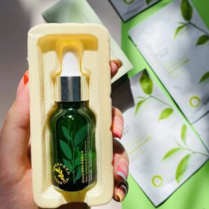 سرم آبرسان چای سبز هاچانا مخصوص پوست چرب و مختلط ضدجوش ضدلک از بین برنده جوش سطحی روشن کننده پوست و ابرسان