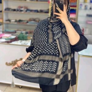 شال چفیه کیفیت عالی سبک مناسب مهمانی استایل روزمره قواره متوسط دارای منگوله جنس نخی